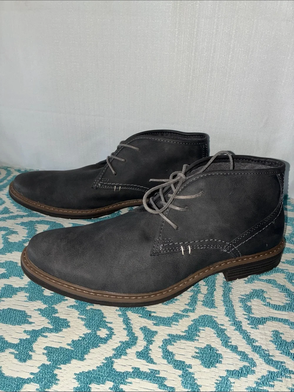 Men's Gray Chukka Boots with Brown Outsole - Everyday Comfort Sz 10 1/2